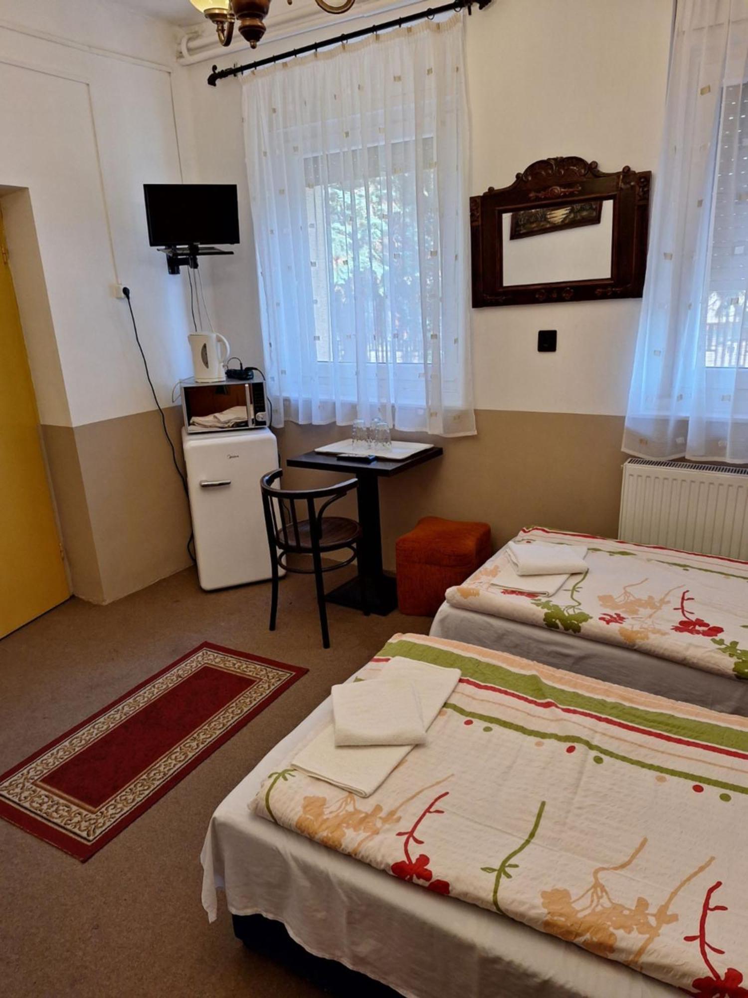 Bed and Breakfast Fenyo Panzio à Mezőkövesd Extérieur photo