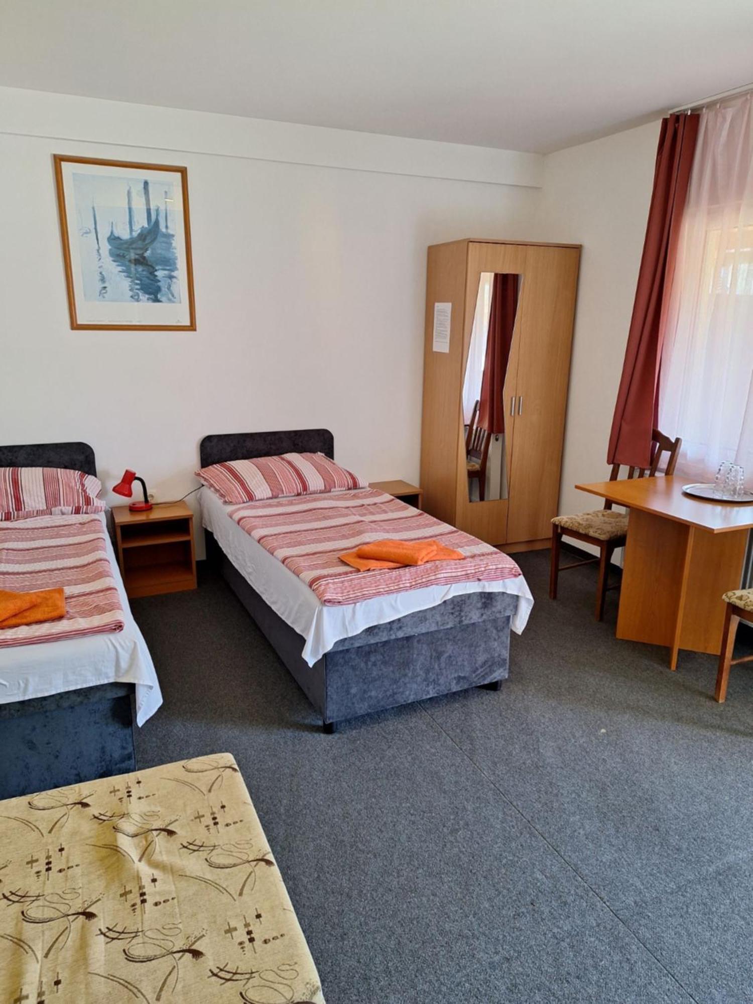 Bed and Breakfast Fenyo Panzio à Mezőkövesd Extérieur photo