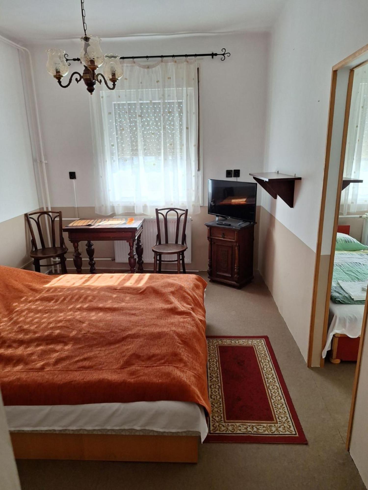 Bed and Breakfast Fenyo Panzio à Mezőkövesd Extérieur photo
