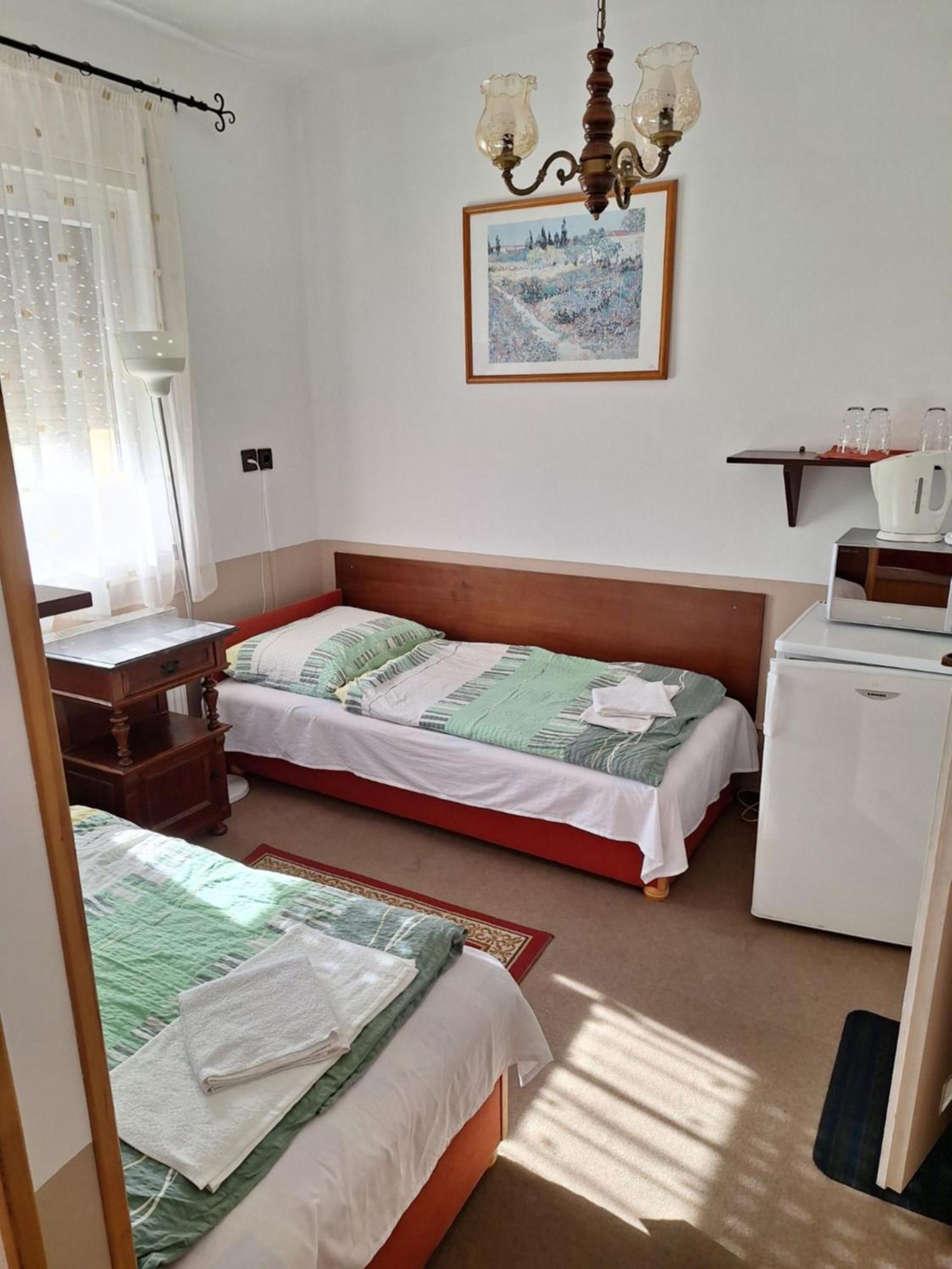 Bed and Breakfast Fenyo Panzio à Mezőkövesd Extérieur photo