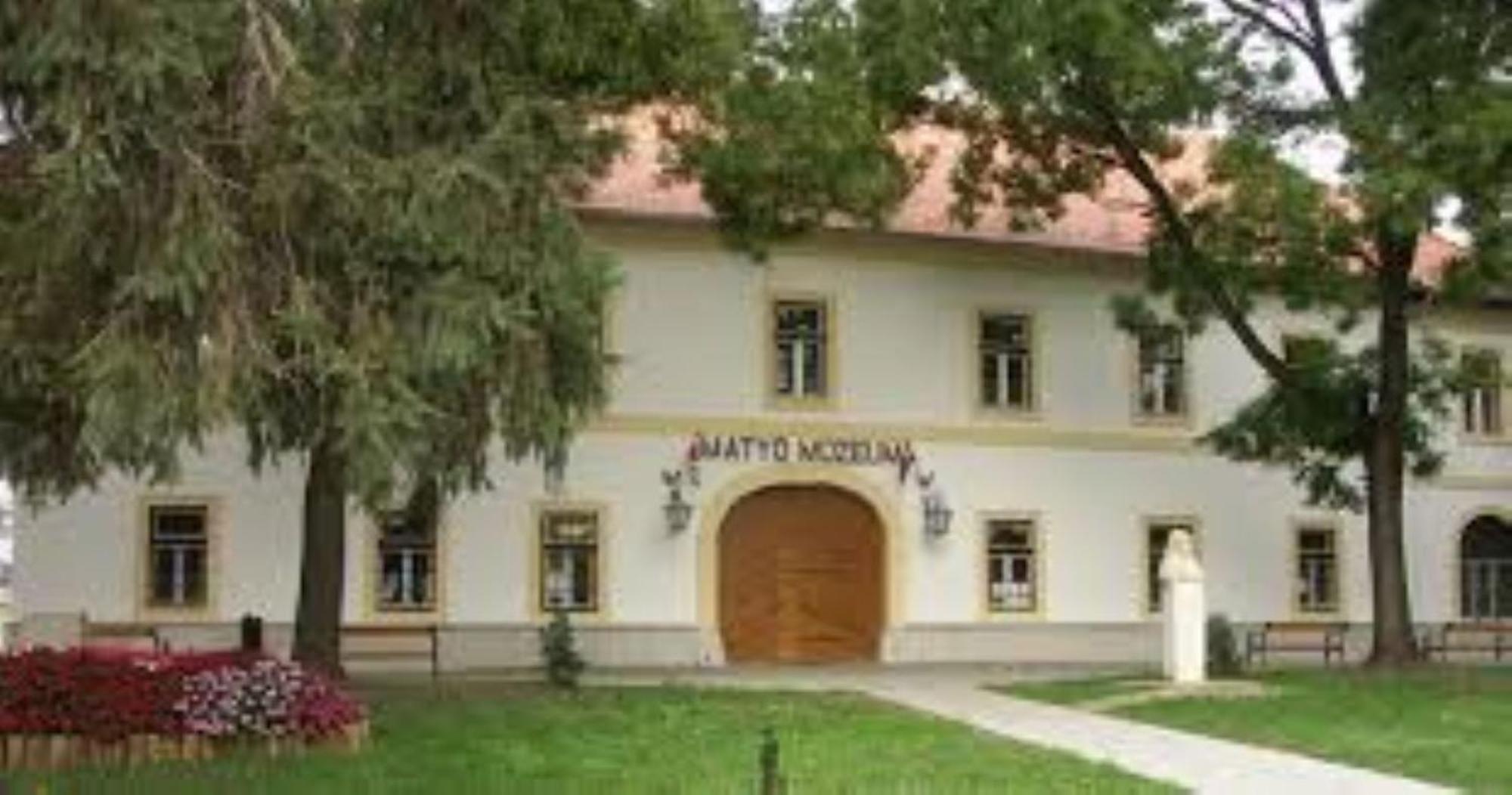 Bed and Breakfast Fenyo Panzio à Mezőkövesd Extérieur photo