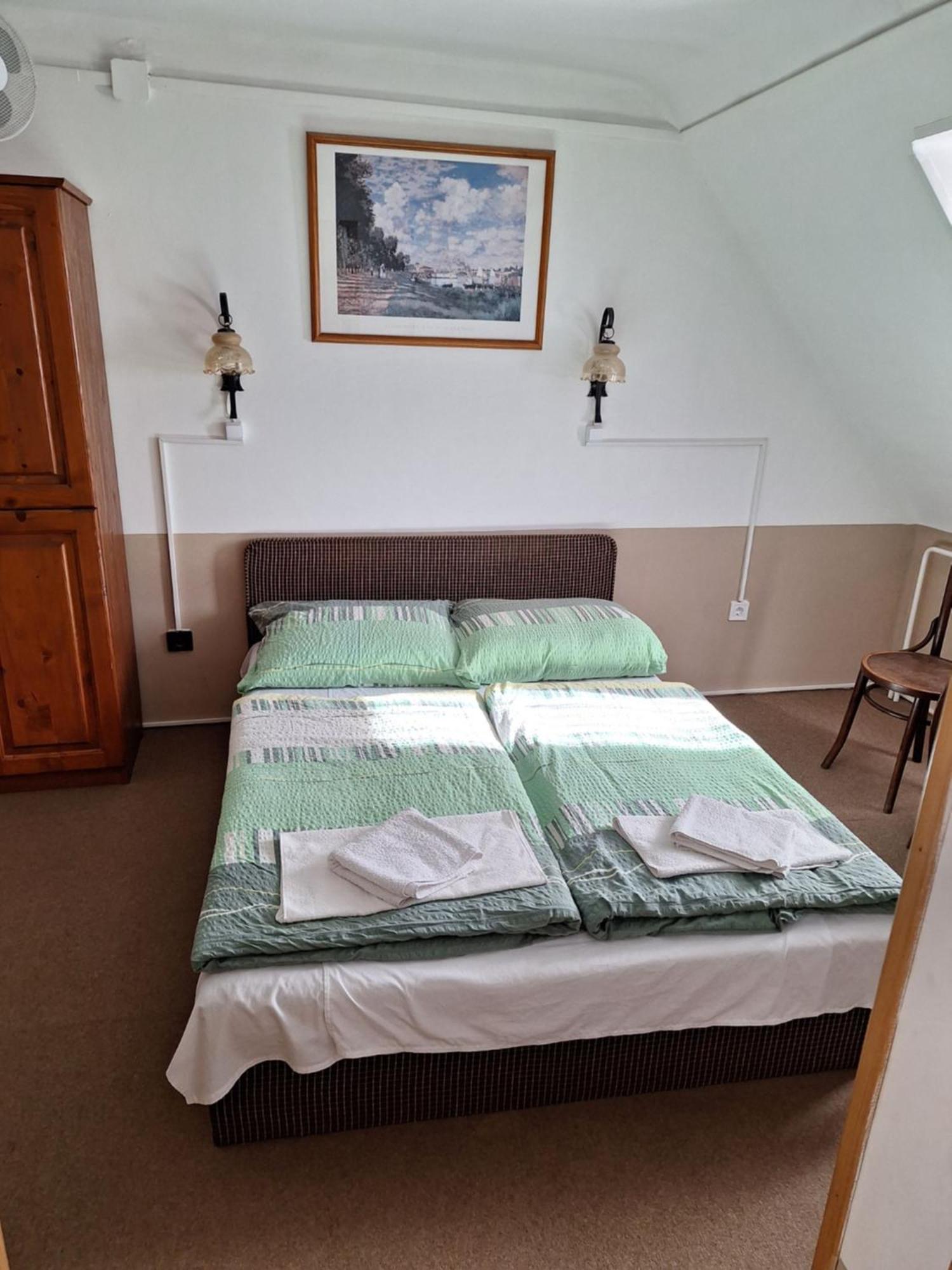 Bed and Breakfast Fenyo Panzio à Mezőkövesd Extérieur photo