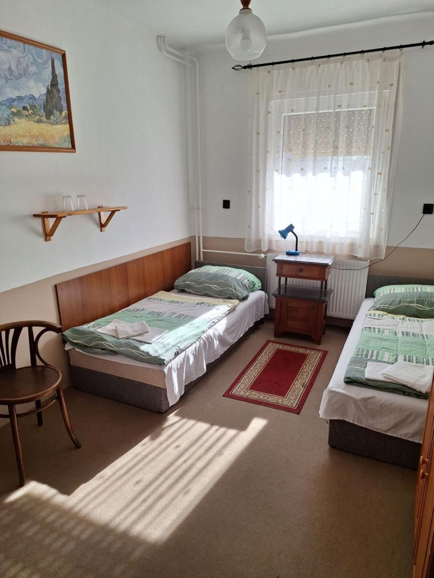Bed and Breakfast Fenyo Panzio à Mezőkövesd Extérieur photo