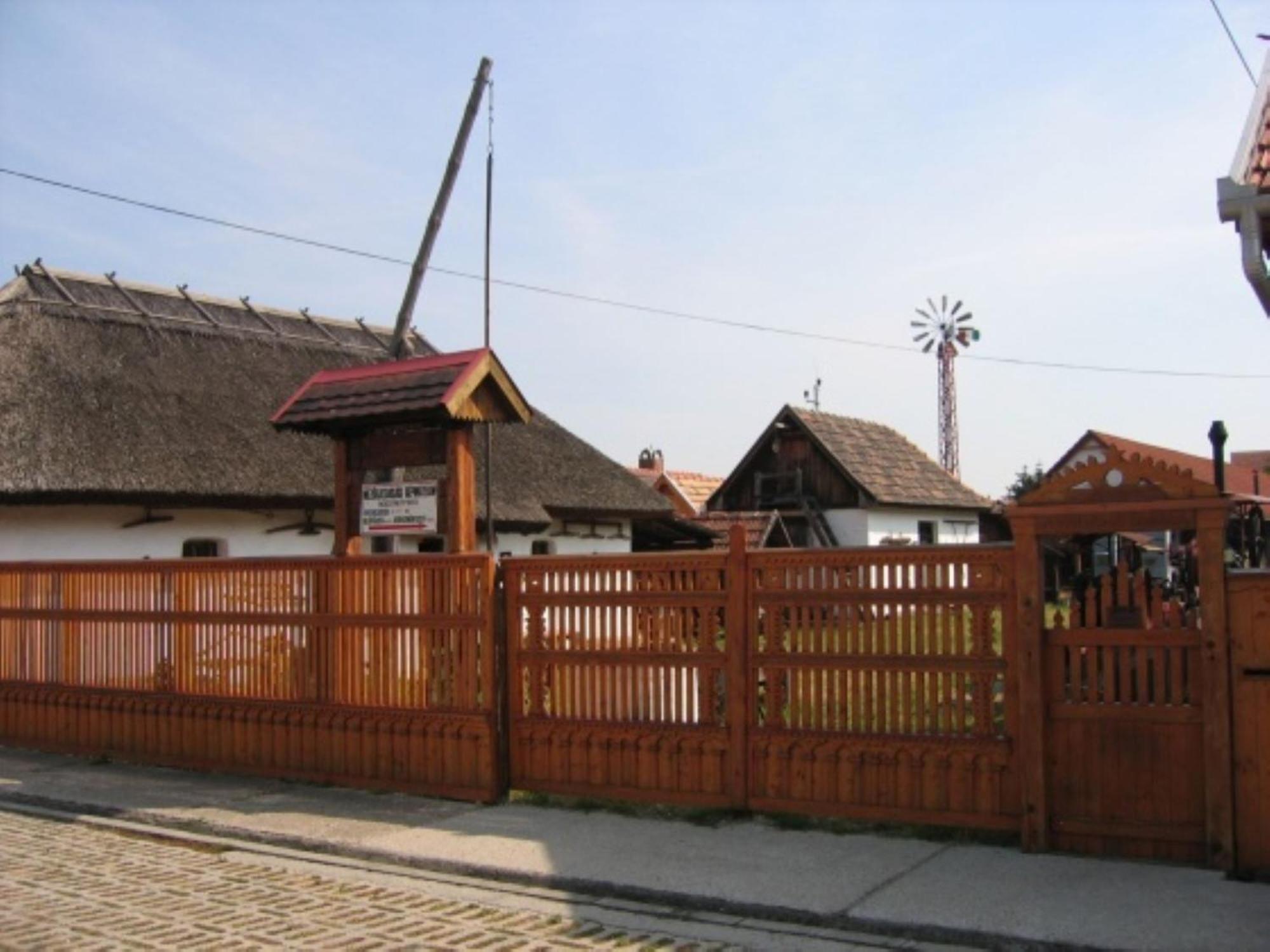 Bed and Breakfast Fenyo Panzio à Mezőkövesd Extérieur photo