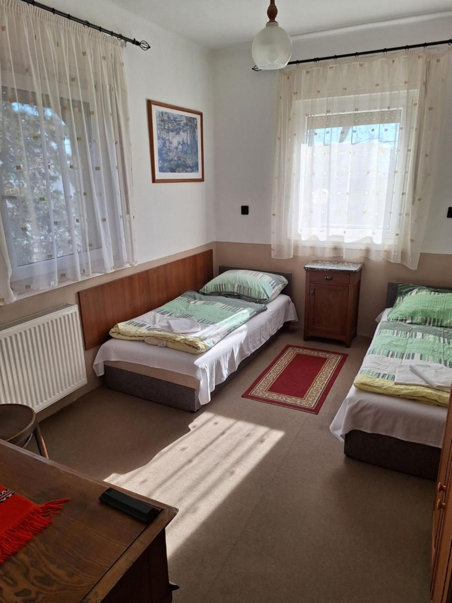 Bed and Breakfast Fenyo Panzio à Mezőkövesd Extérieur photo