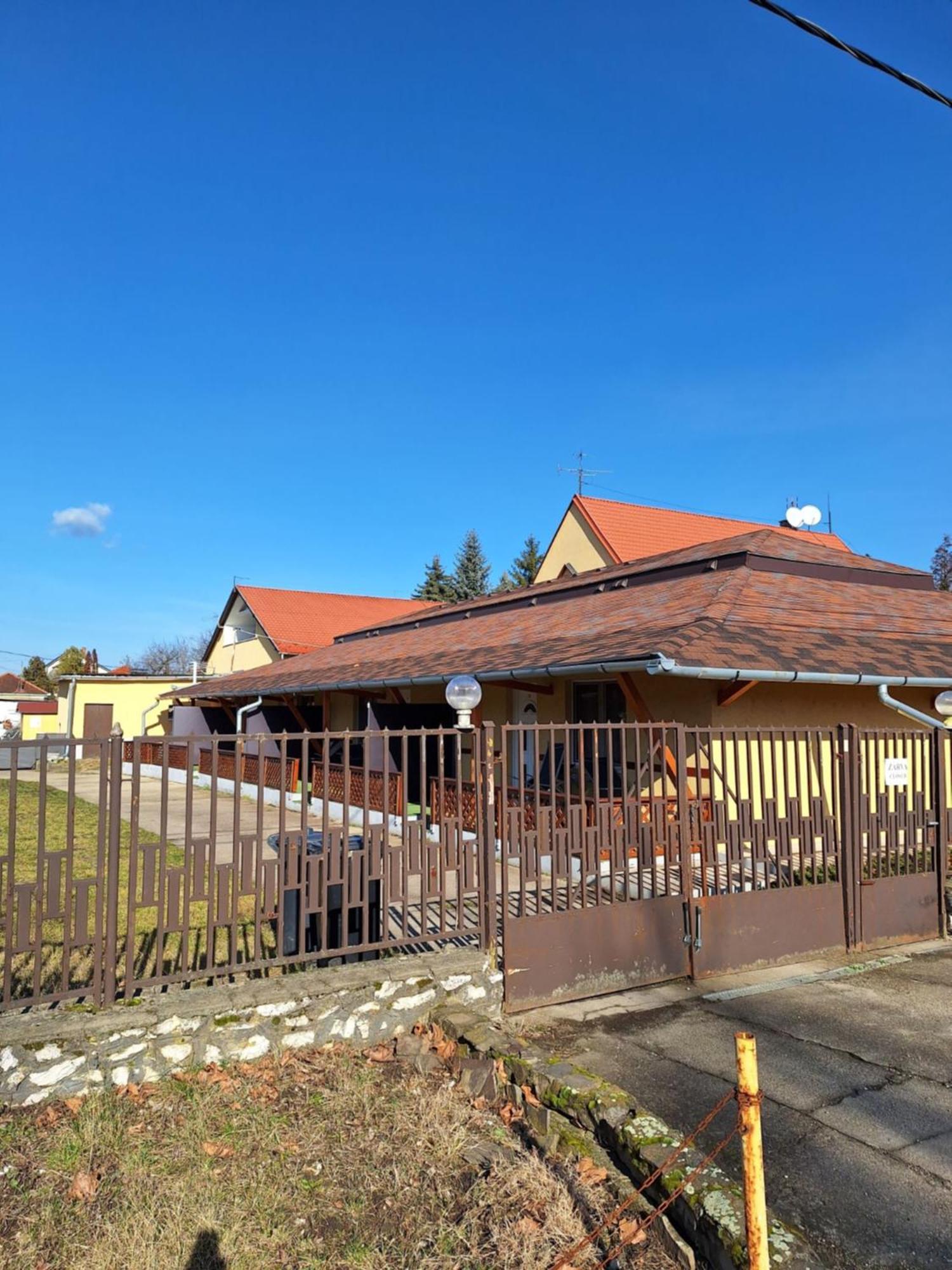 Bed and Breakfast Fenyo Panzio à Mezőkövesd Extérieur photo